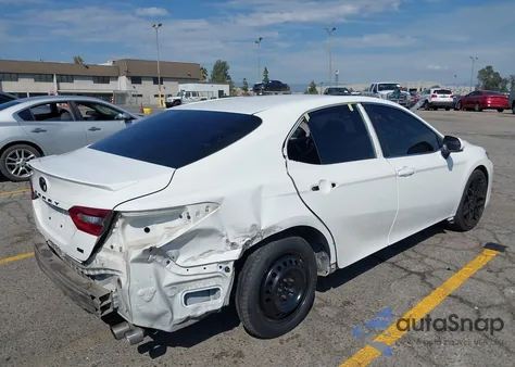 2018 Toyota Camry Se z USA, uszkodzony, nr VIN 4T1B11HKXJU622760